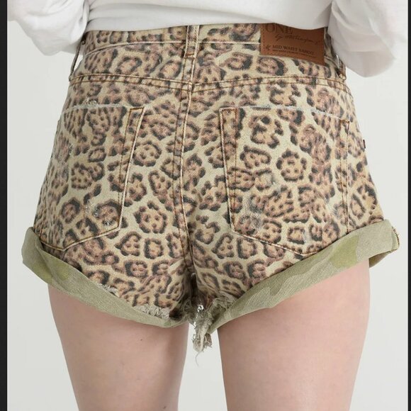 One Teaspoon Mid-Waist Denim Bandits Shorts in Leopard and Camo Size 24 - Picture 4 of 5